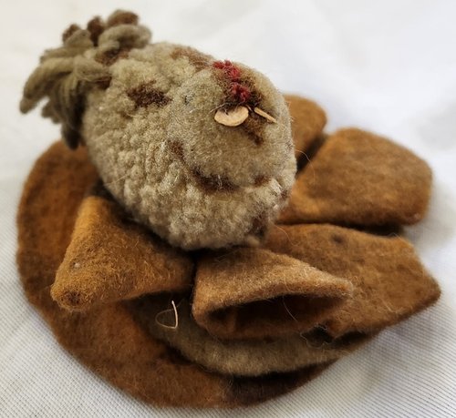 **Tiny Antique Folk Art Chicken/Hen Pen Wipe
