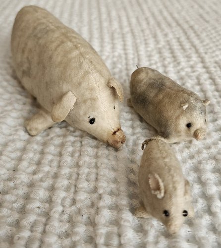 Vintage New England Folk Art Mama Pig & 2 Piglets