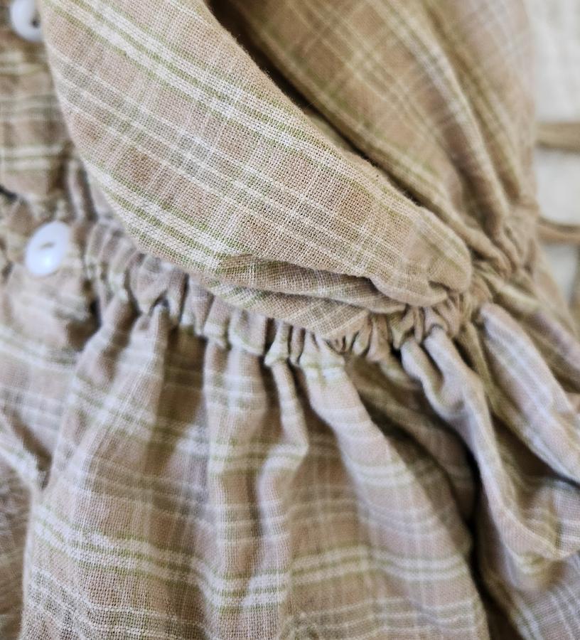 Vintage Buttoned Prairie Bonnet in Old Brown Plaid