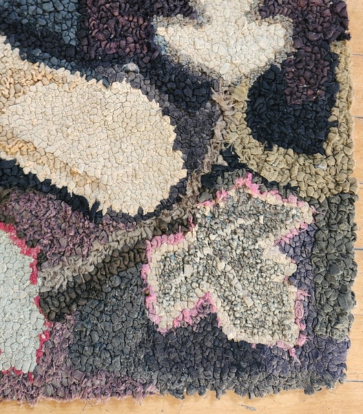 **Antique Canadian Folk Art Beaver Hooked Rug