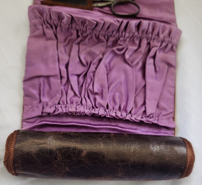 **Antique Shaker Kid Leather & Silk Huswif
