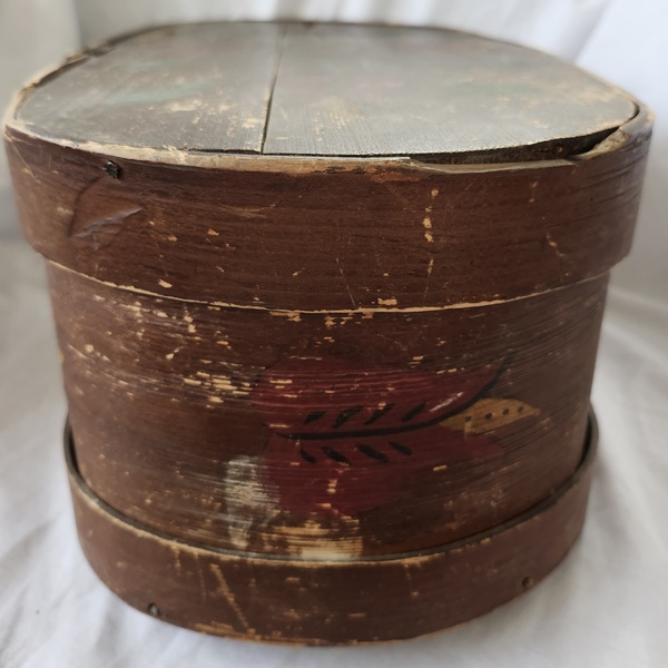 **Lg. 17 1/2" L.19th C. PA. Tulip Design Band Box