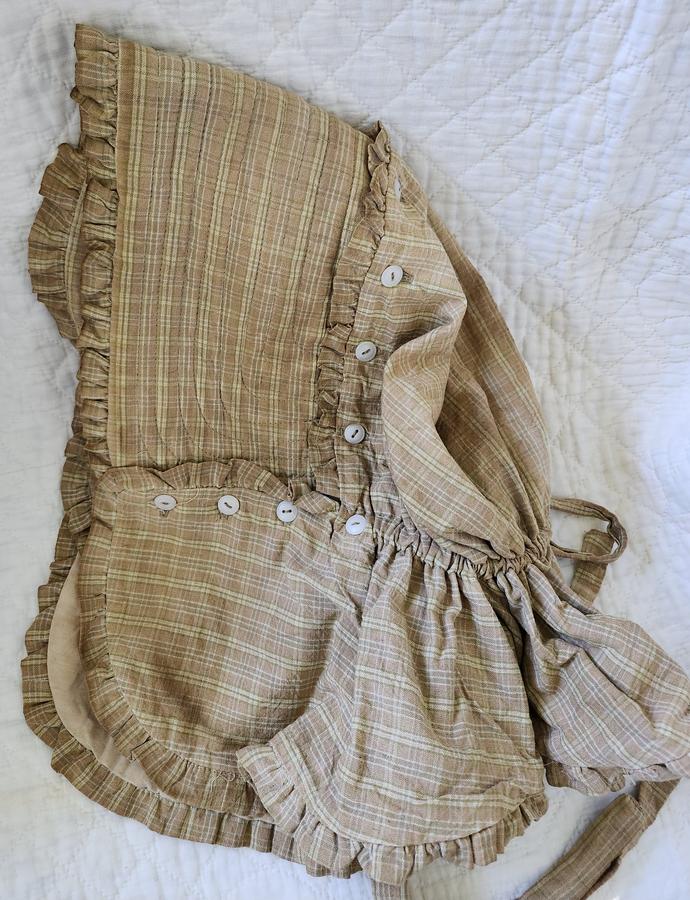 Vintage Buttoned Prairie Bonnet in Old Brown Plaid