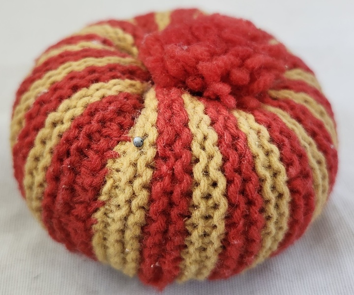 Vintage Knit Pumpkin(?) Form Pin Cushion Ex Booth