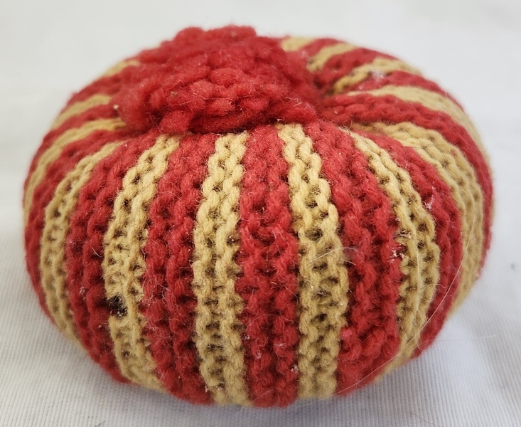 Vintage Knit Pumpkin(?) Form Pin Cushion Ex Booth