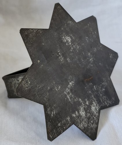**Antq. Tin Star/Sunflower Quilt Template w/Handle