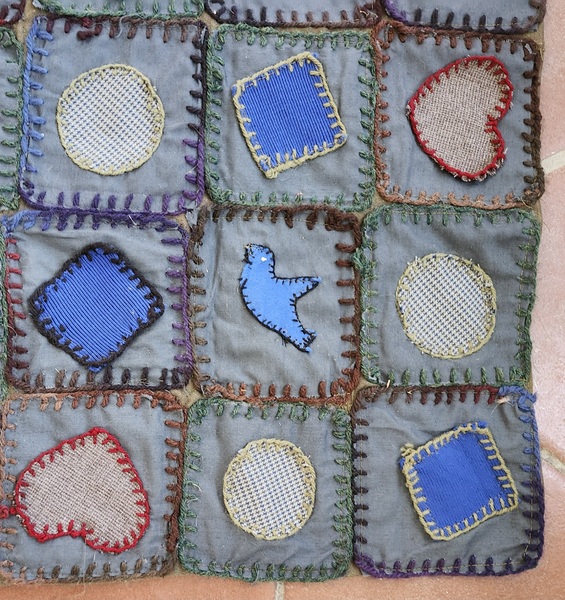 **Antq. Amish Table Rug w/Hearts, Bluebird