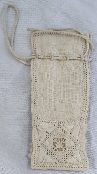 **Tiny Near Mint 19th C. Linen Sewing Needle Case