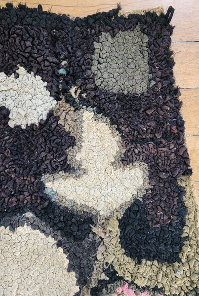 **Antique Canadian Folk Art Beaver Hooked Rug