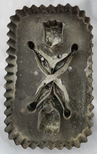 19th C. PA Tulip Cookie Cutter - Goff #3