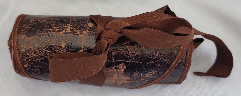**Antique Shaker Kid Leather & Silk Huswif