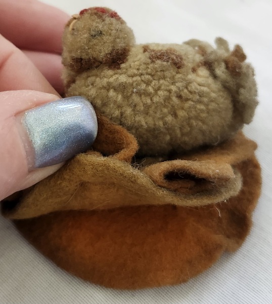 **Tiny Antique Folk Art Chicken/Hen Pen Wipe