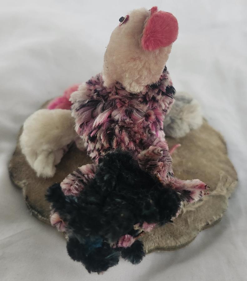 Antique PA. Folk Art Chicken & 5 Chicks Pen Wipe