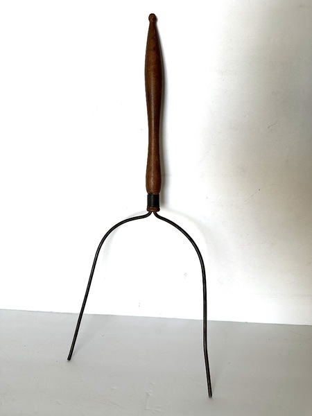 Primitive Shaker Pie Lifter
