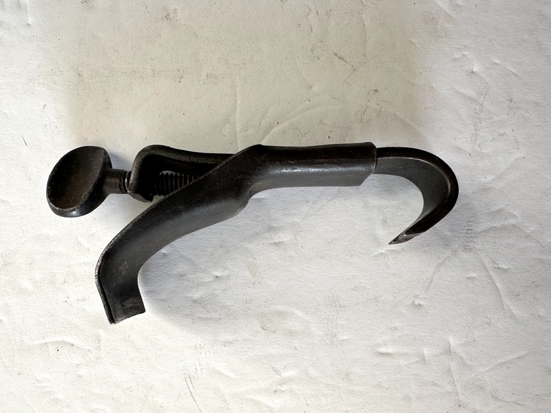 Old Victory Mechanical and Adjustable Jar Clamp