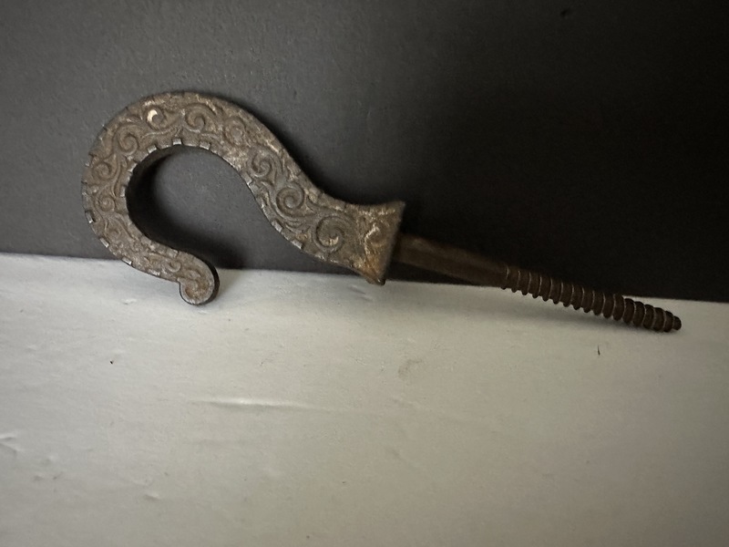 Decorative 1880s Cast Iron Lamp Hanging Hook