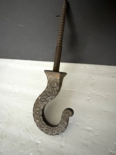 Decorative 1880s Cast Iron Lamp Hanging Hook