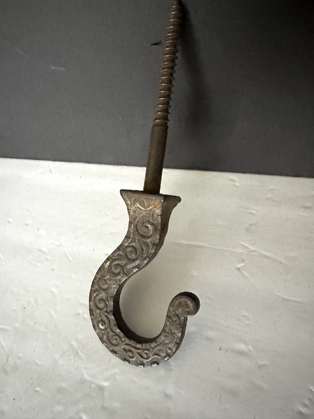 Decorative 1880s Cast Iron Lamp Hanging Hook