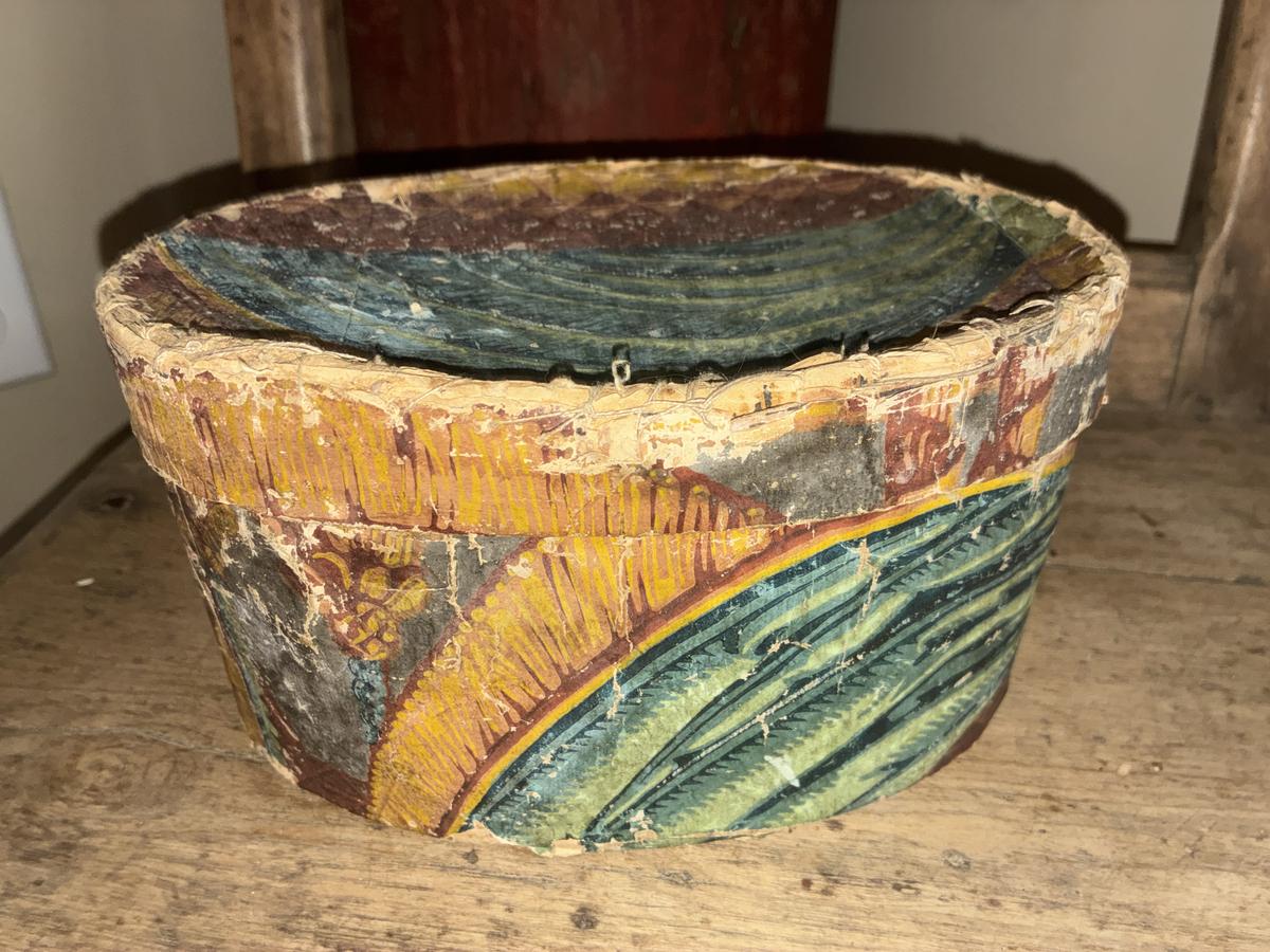 Early wallpaper box