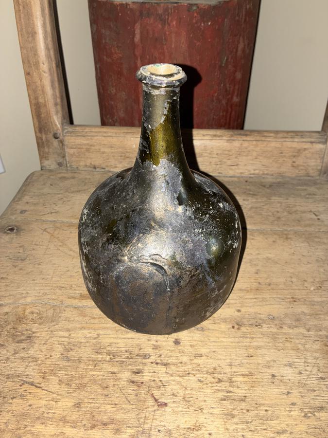 Early 17th C Mallet Bottle