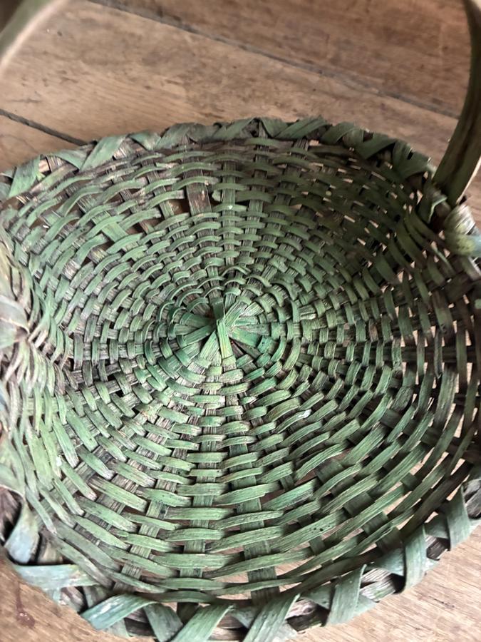 Diminutive splint basket in green paint