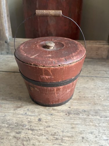 Small Red Berry Bucket