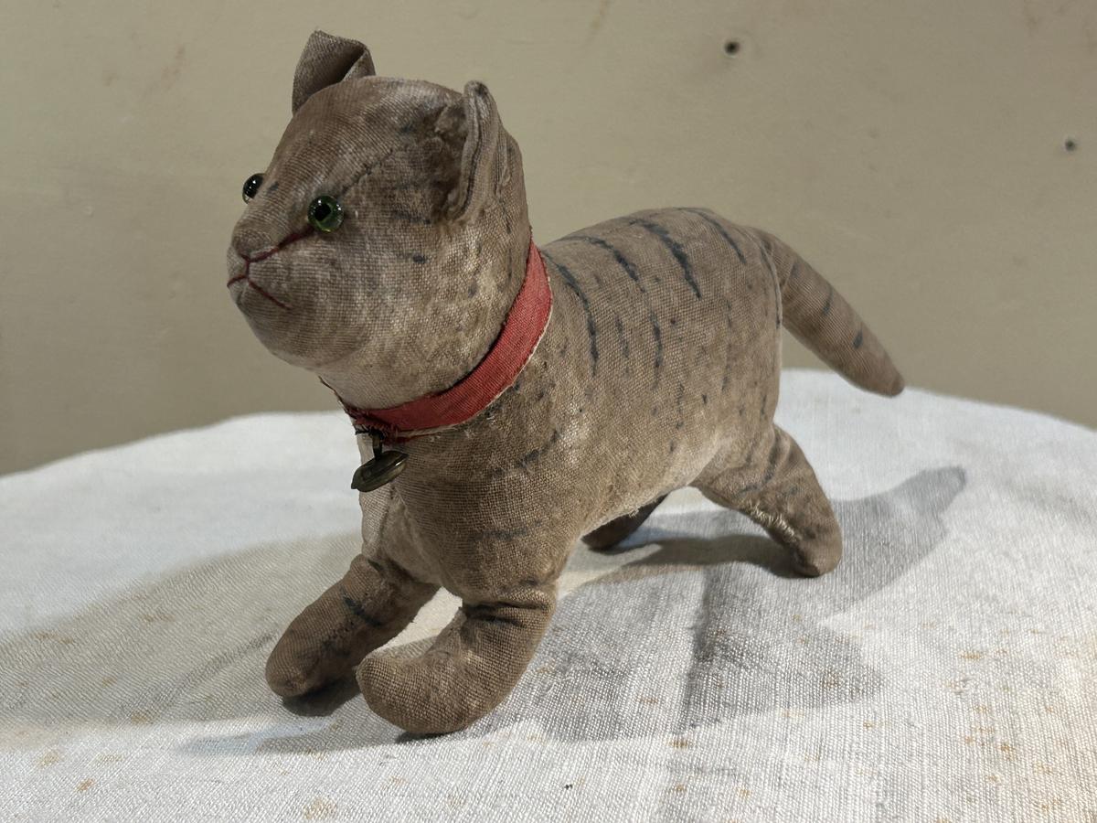 Plush cat