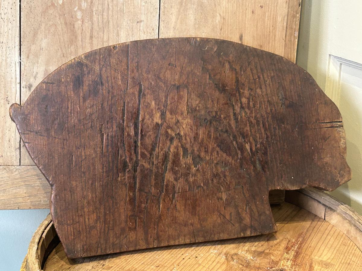Pig cutting board
