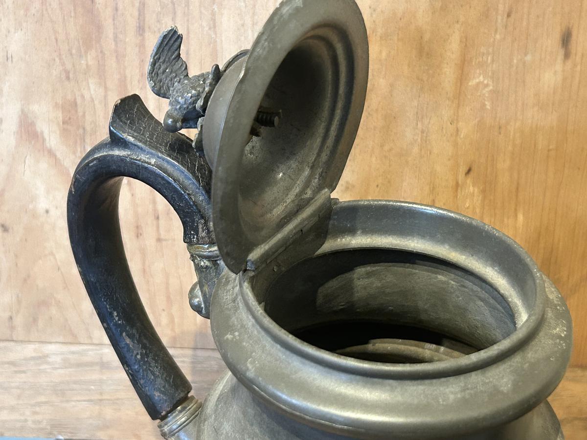 19th c. Pewter tea pot