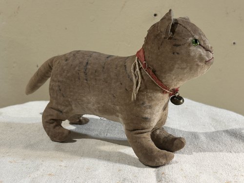 Plush cat