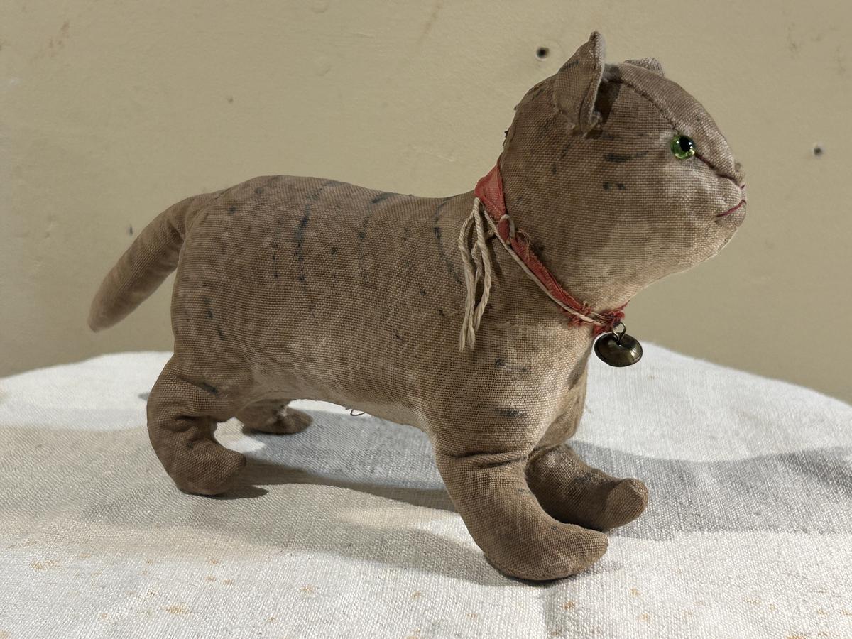 Plush cat