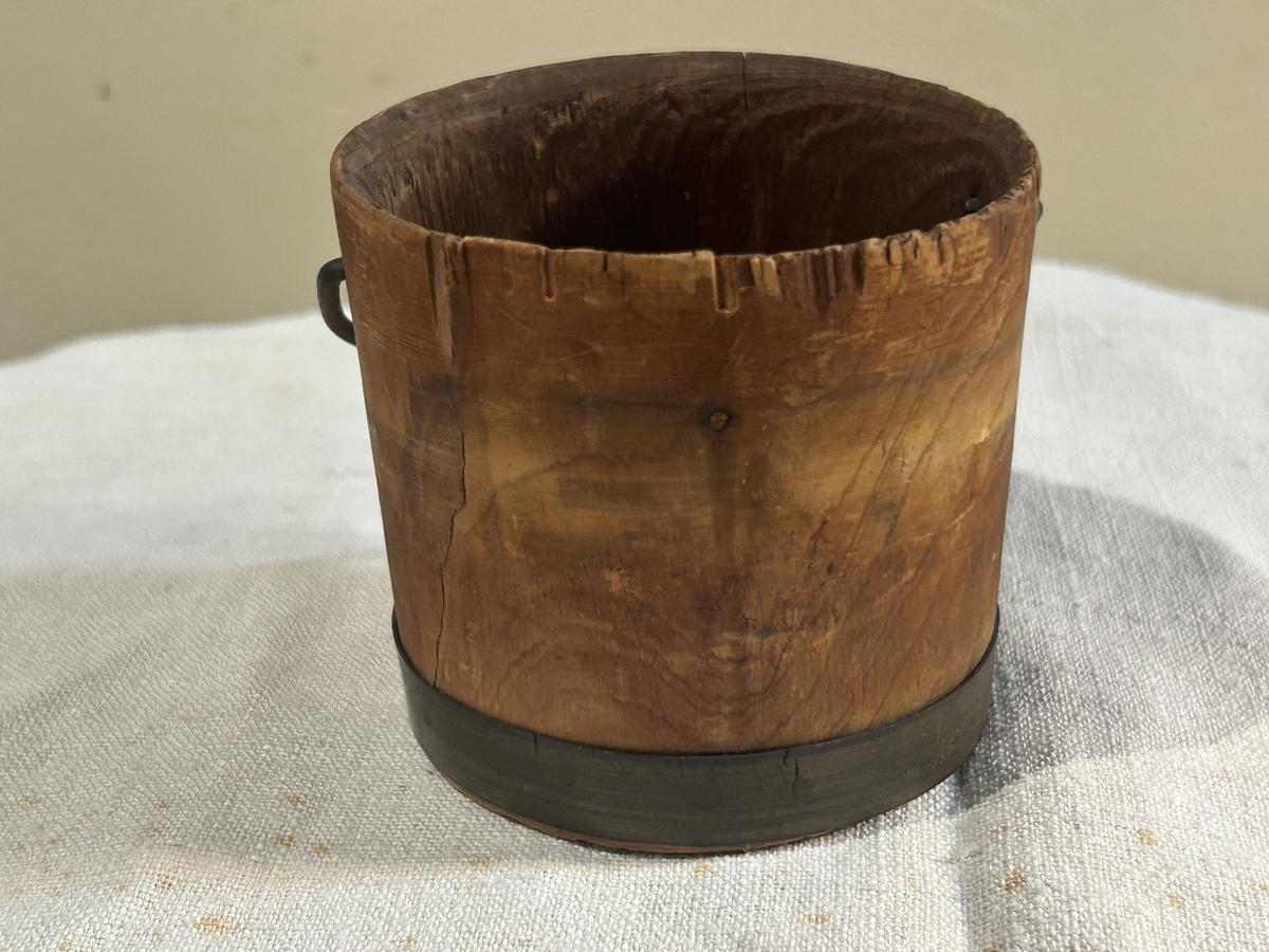Early wood pail